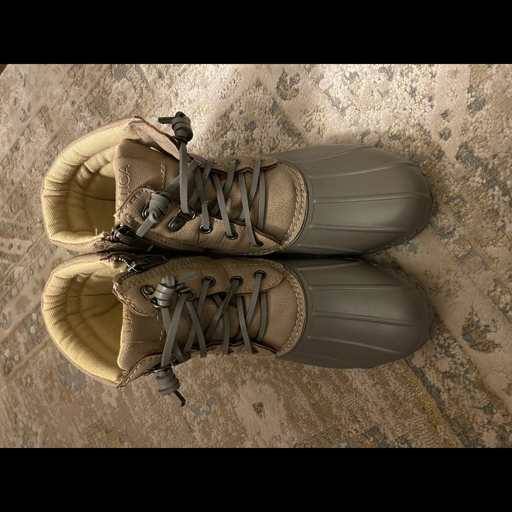 Nautica grey and tan zip up duck boots. Ladies 7.